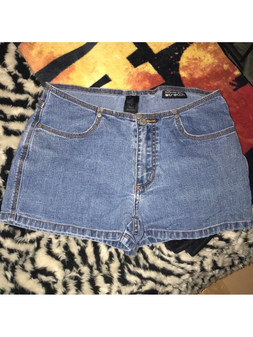 No boundaries stretch size 7 Classic Blue Denim Women's Shorts